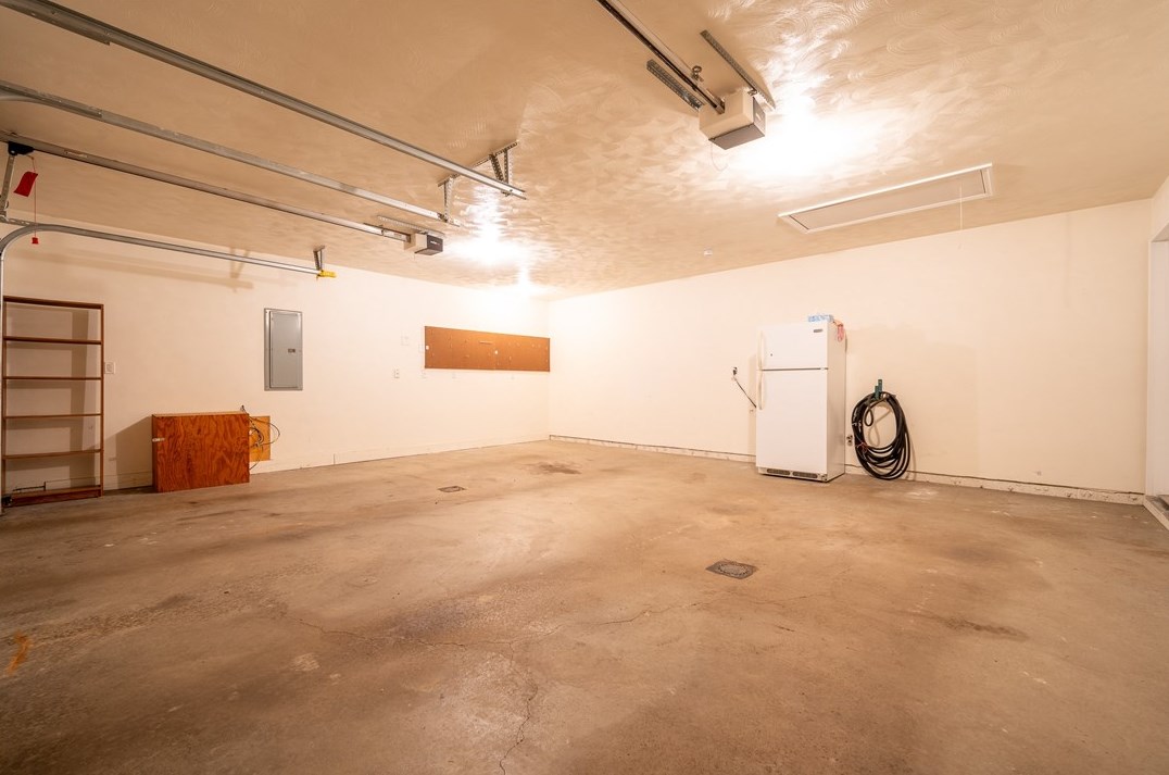 1468 Spg Crst Cir, Latrobe PA 15650-2287 exterior