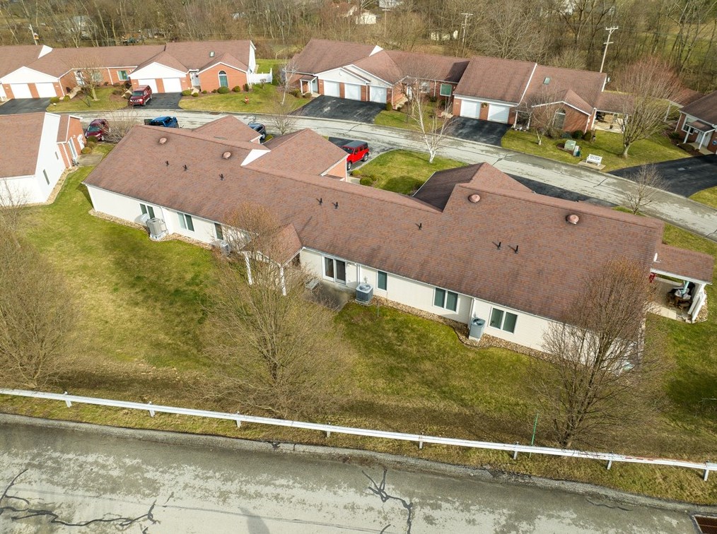 1468 Spg Crst Cir, Latrobe PA 15650-2287 exterior