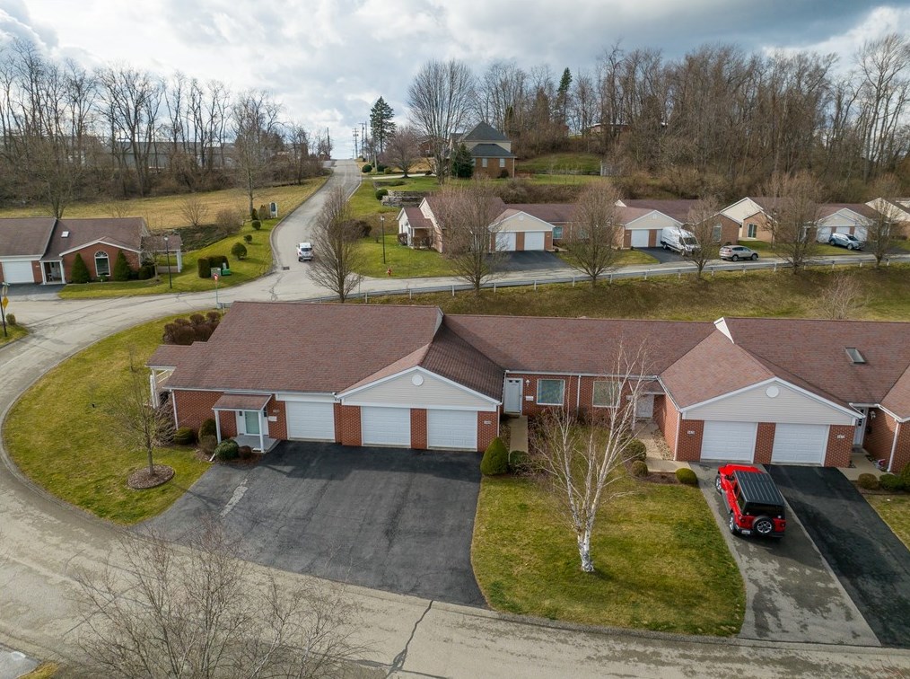 1468 Spg Crst Cir, Latrobe PA 15650-2287 exterior