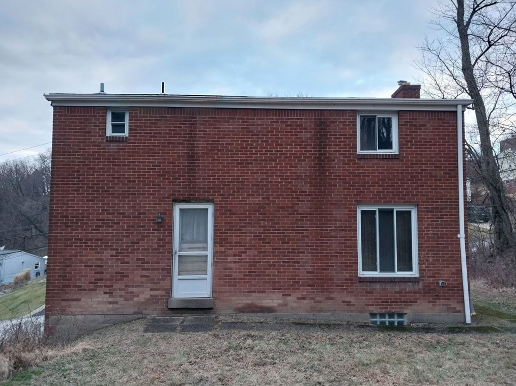 3322 Eisenhower Dr, McKeesport, PA 15131
