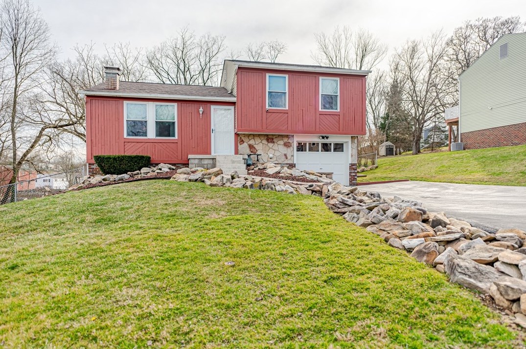 212 Navaho Dr, Greensburg, PA 15601