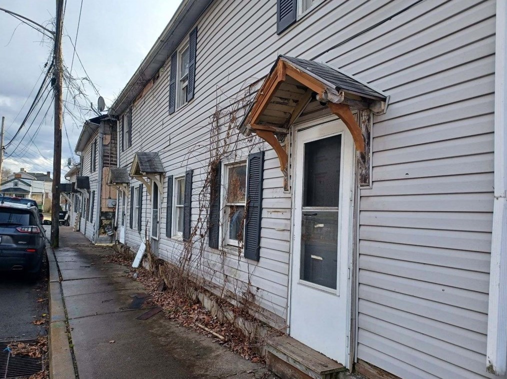 450 4th Ave, Freedom, PA 15042-1204