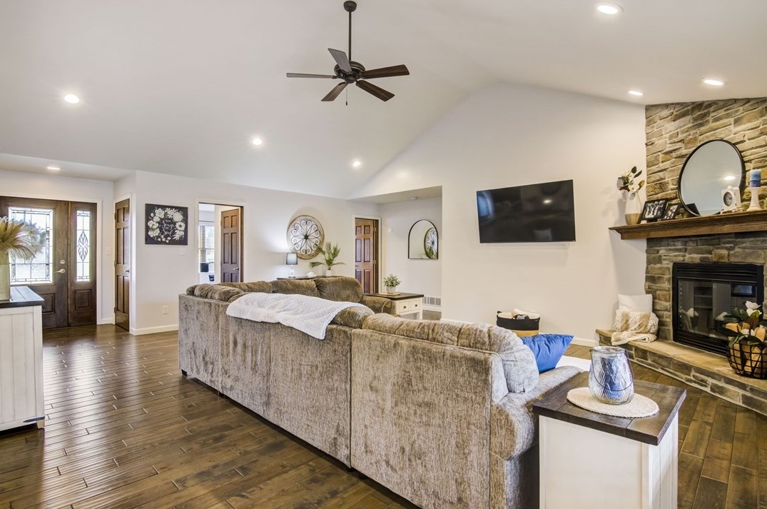 323 Blackhawk Rd, Beaver Falls PA  15010-1405 exterior