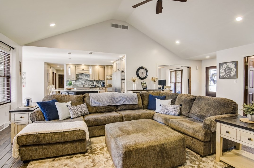 323 Blackhawk Rd, Beaver Falls PA  15010-1405 exterior