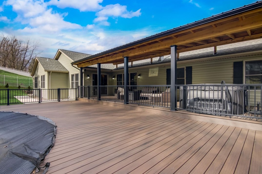 323 Blackhawk Rd, Beaver Falls PA  15010-1405 exterior