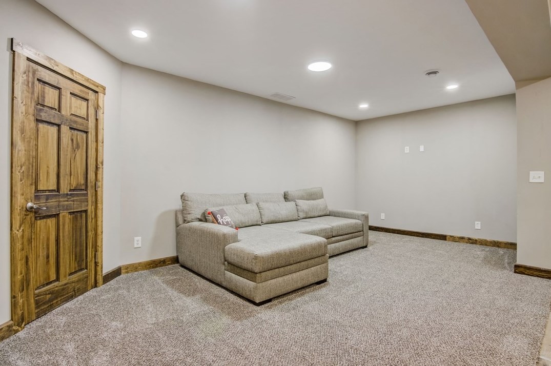 323 Blackhawk Rd, Beaver Falls PA  15010-1405 exterior