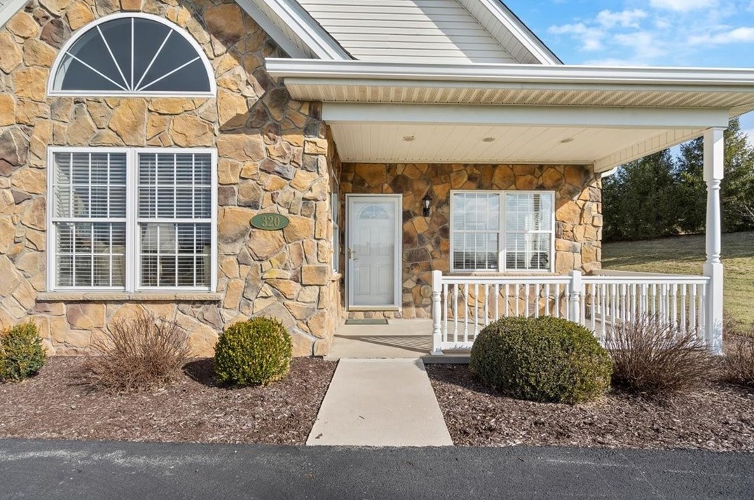 320 Saddlebrook Rd, Gibsonia, PA 15044