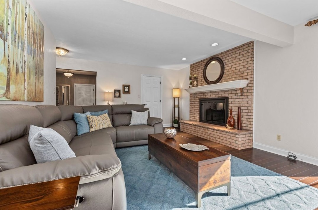 118 Woodside Dr, Canonsburg PA  15317-3244 exterior