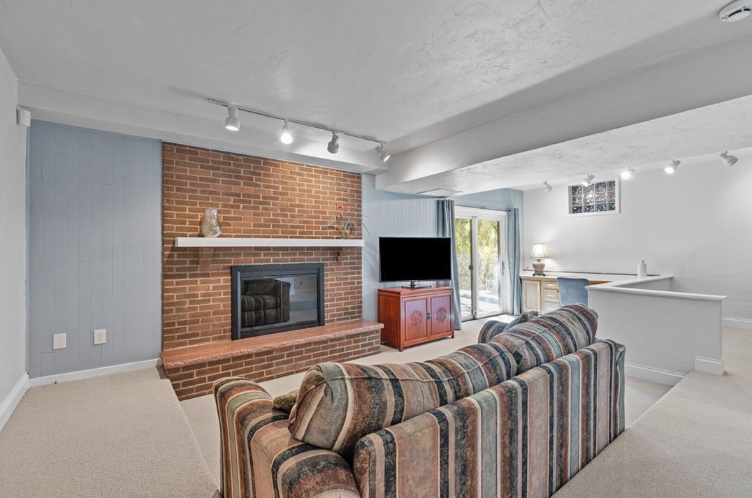 118 Woodside Dr, Canonsburg PA  15317-3244 exterior