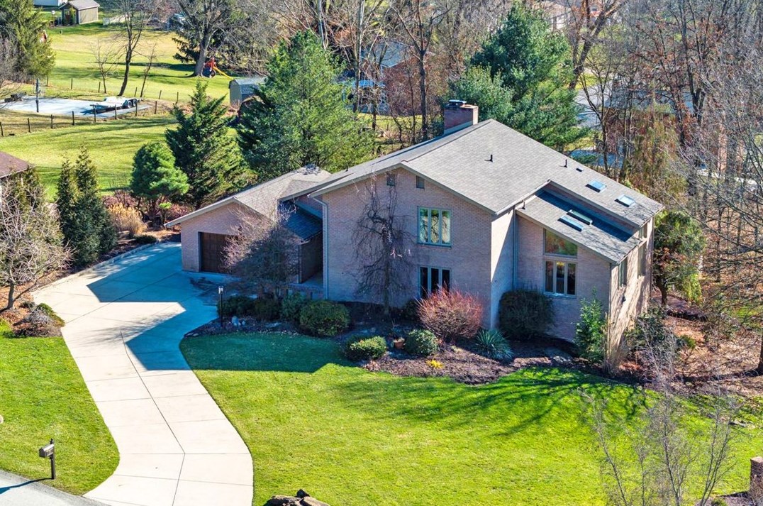 118 Woodside Dr, Canonsburg, PA 15317-3244