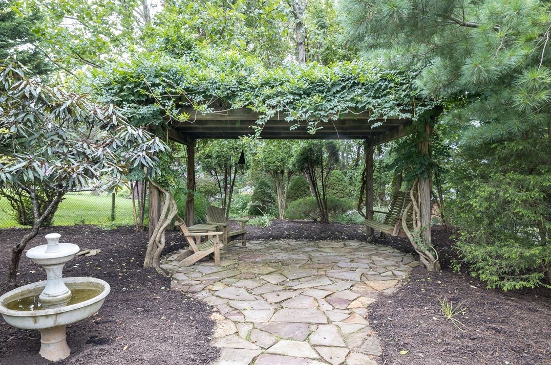 118 Woodside Dr, Canonsburg PA  15317-3244 exterior