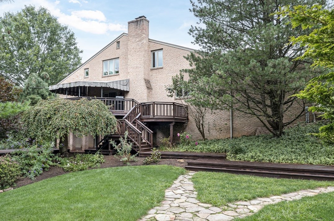 118 Woodside Dr, Canonsburg PA  15317-3244 exterior