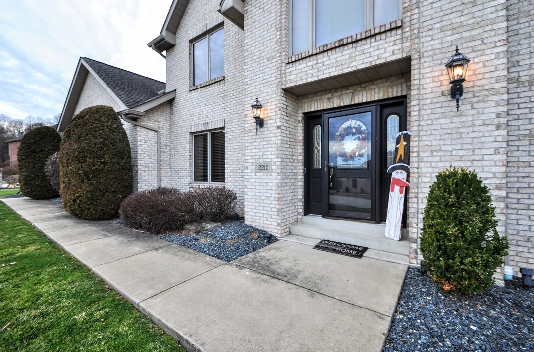 2212 Greenville Cir, North Huntingdon, PA 15642