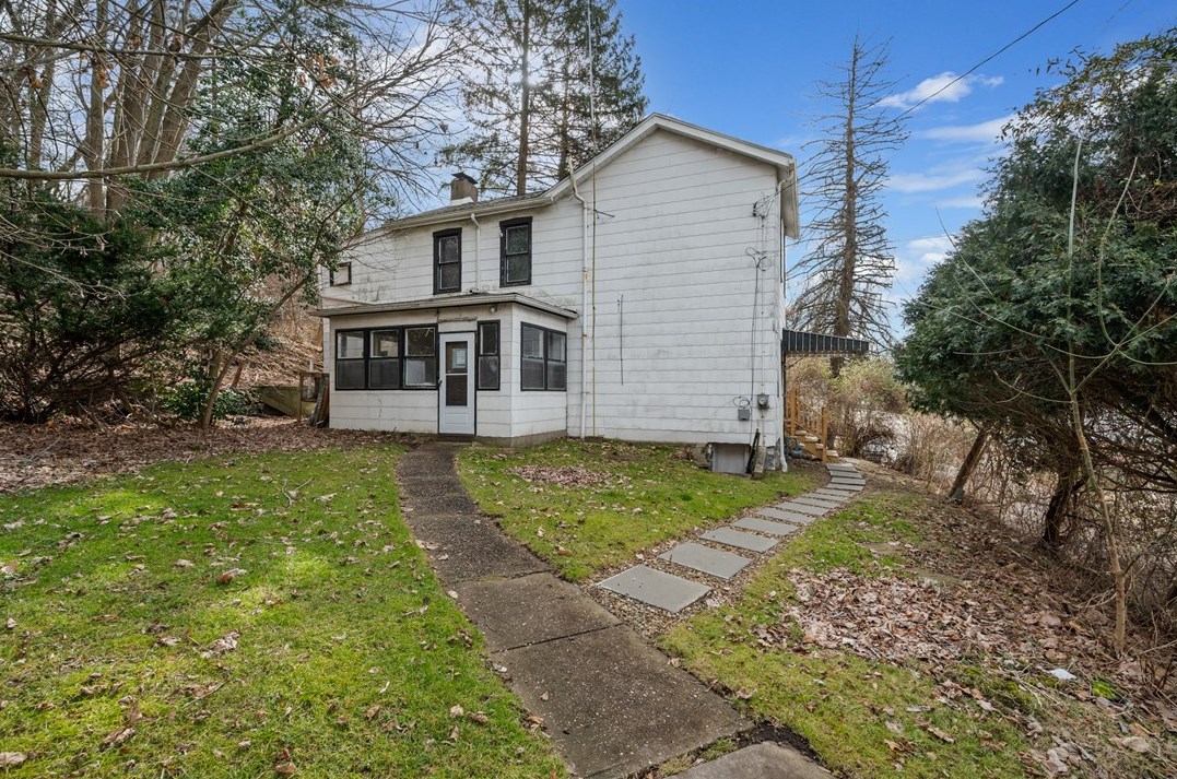 2215 Denlin Street, Pittsburgh, PA 15216