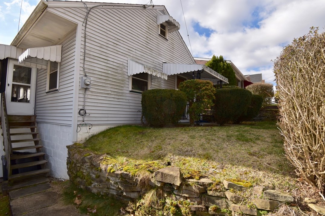 1146 9th Ave, Brackenridge, PA 15014
