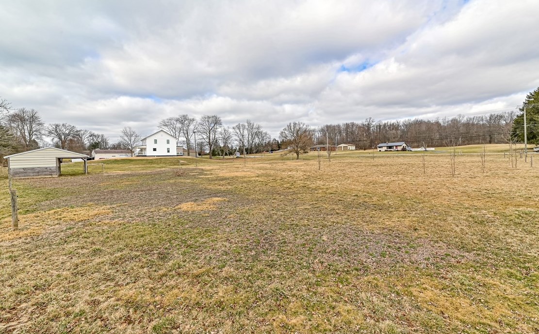 2002 Harlansburg Rd, New Castle PA  16101-2919 exterior
