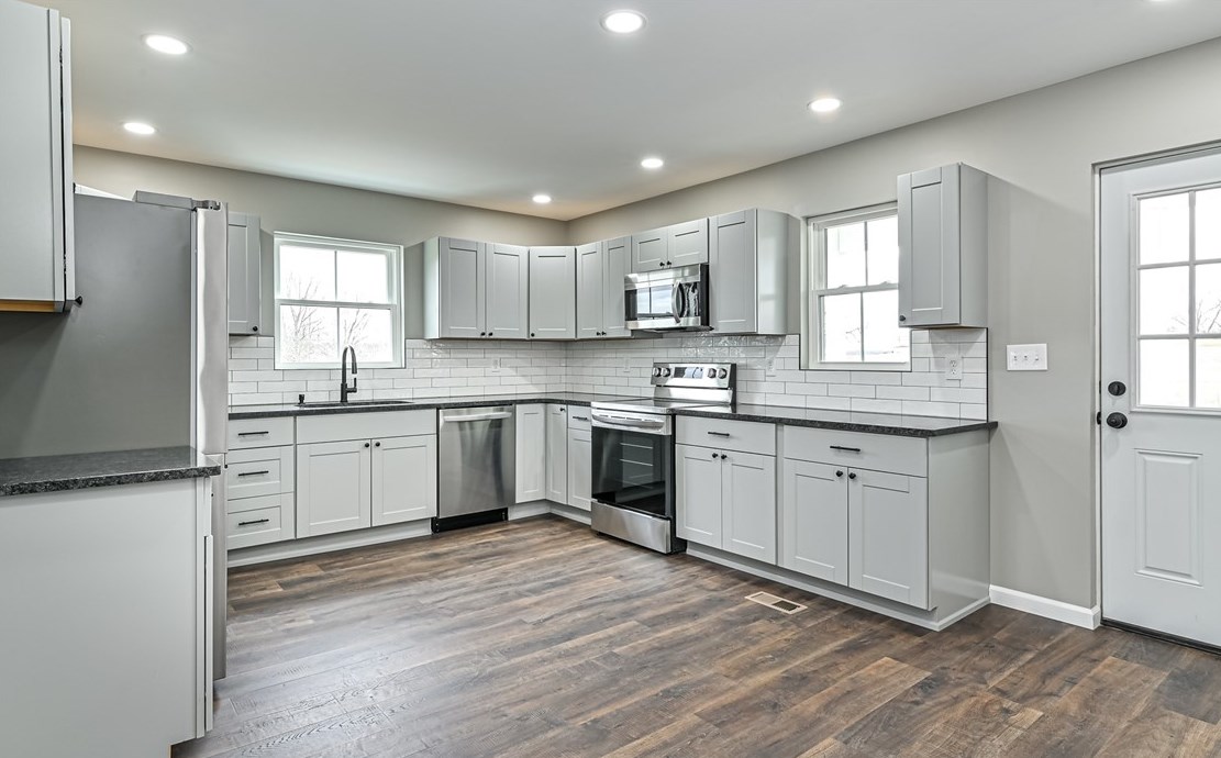 2002 Harlansburg Rd, New Castle PA  16101-2919 exterior