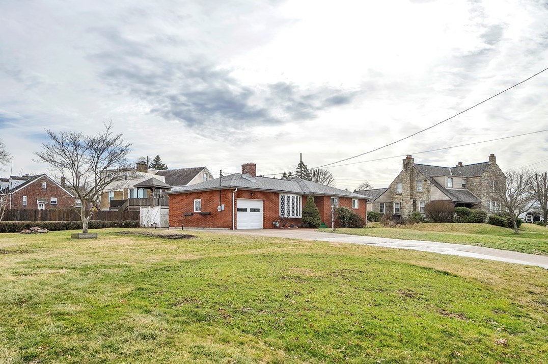 1206 Middle Rd, Glenshaw, PA 15116-2606
