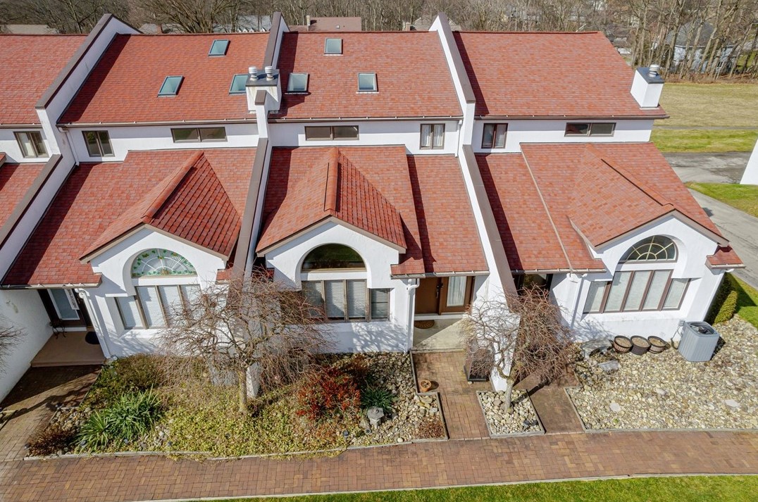 502 Casa Vita Dr, Greensburg PA  15601-8747 exterior
