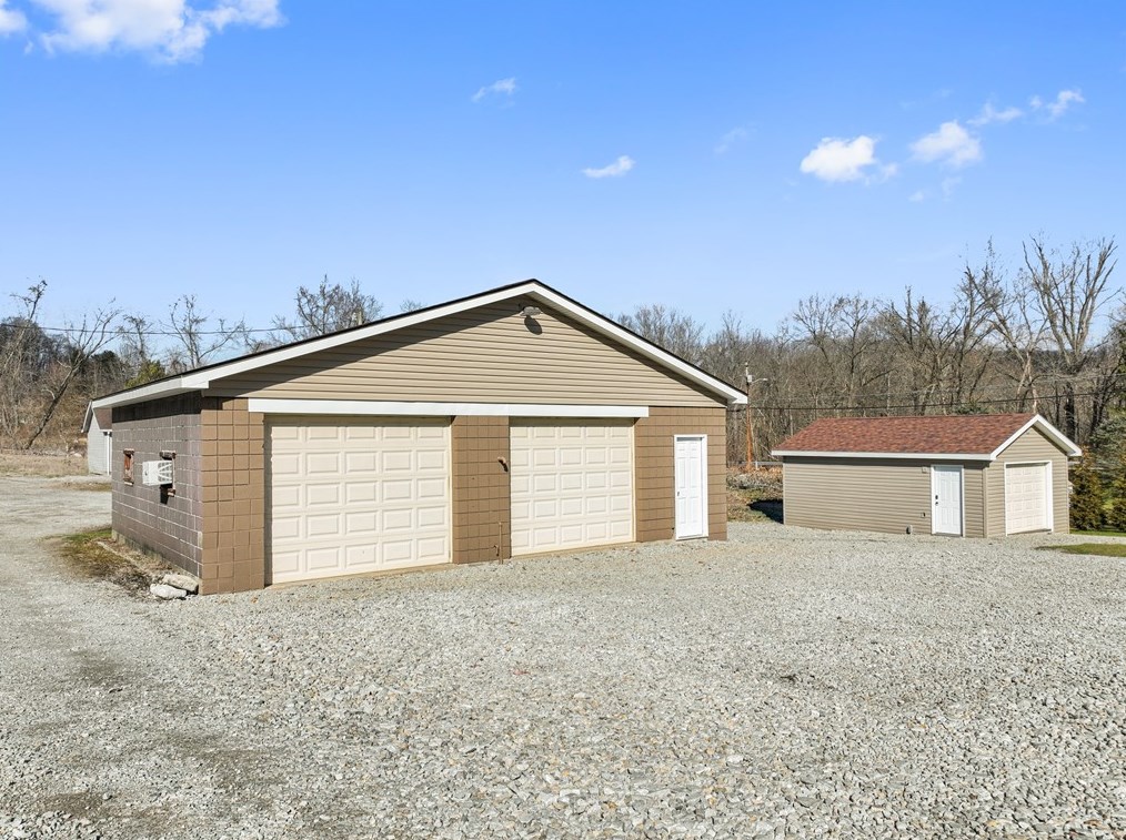 629 Upper Middletown Rd, Smock, PA 15480