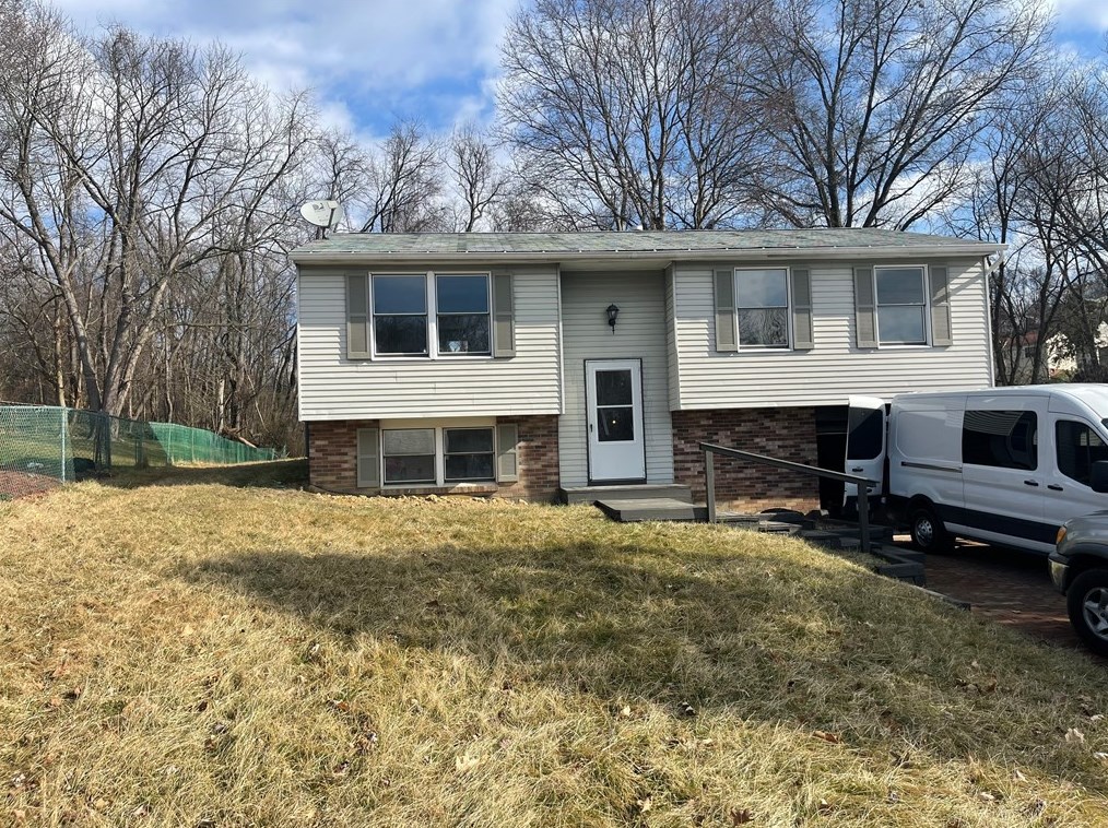 1991 Tara Dr, North Huntingdon, PA 15642