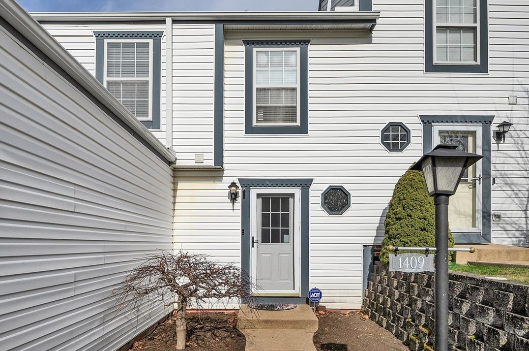 1409 Yorktown Dr, Lawrence, PA 15055