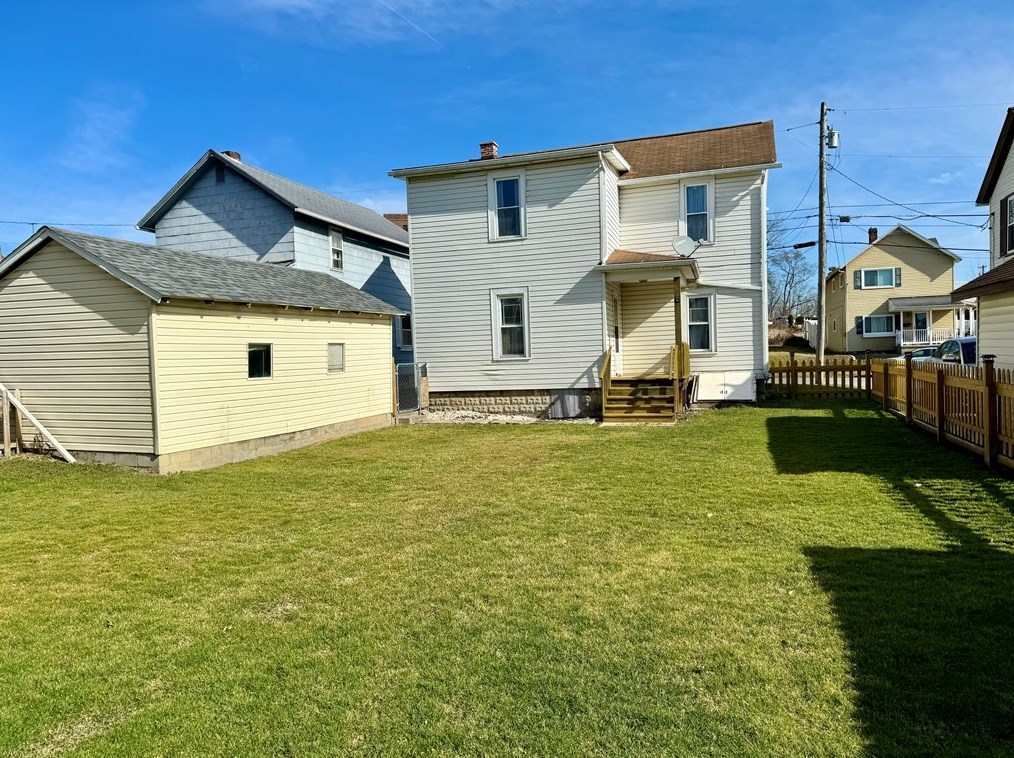 324 3rd St, Butler, PA 16001-4663