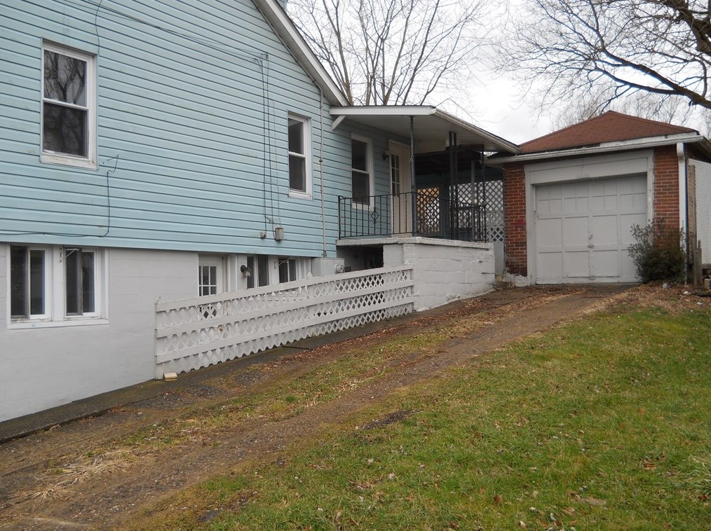 108 Peach St, Loyalhanna, PA 15661-1012