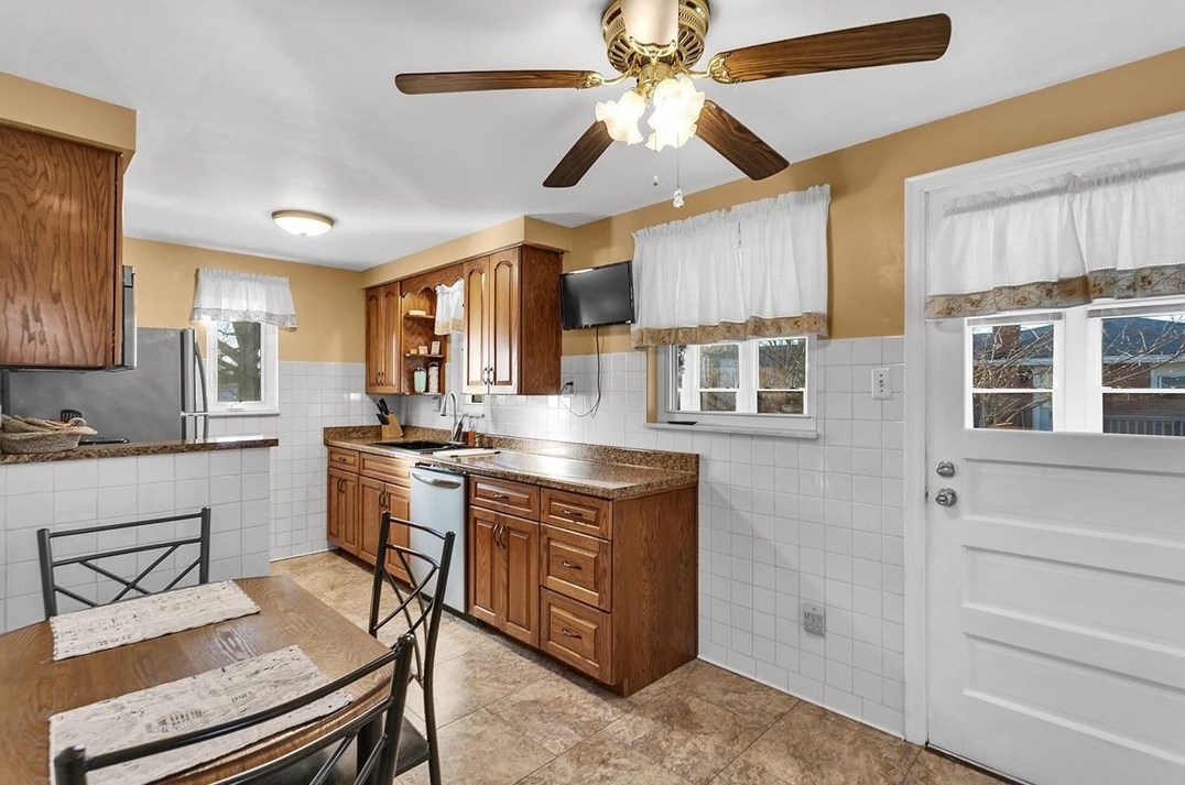 1532 Marion Dr, Finleyville PA  15332-1538 exterior