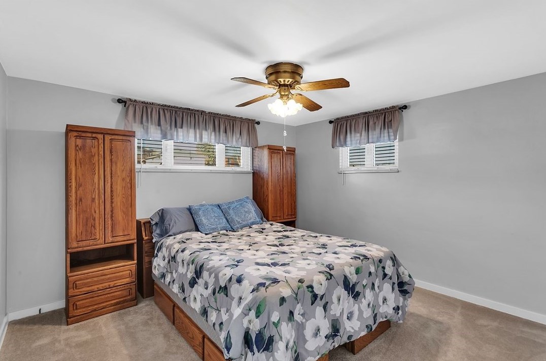 1532 Marion Dr, Finleyville PA  15332-1538 exterior