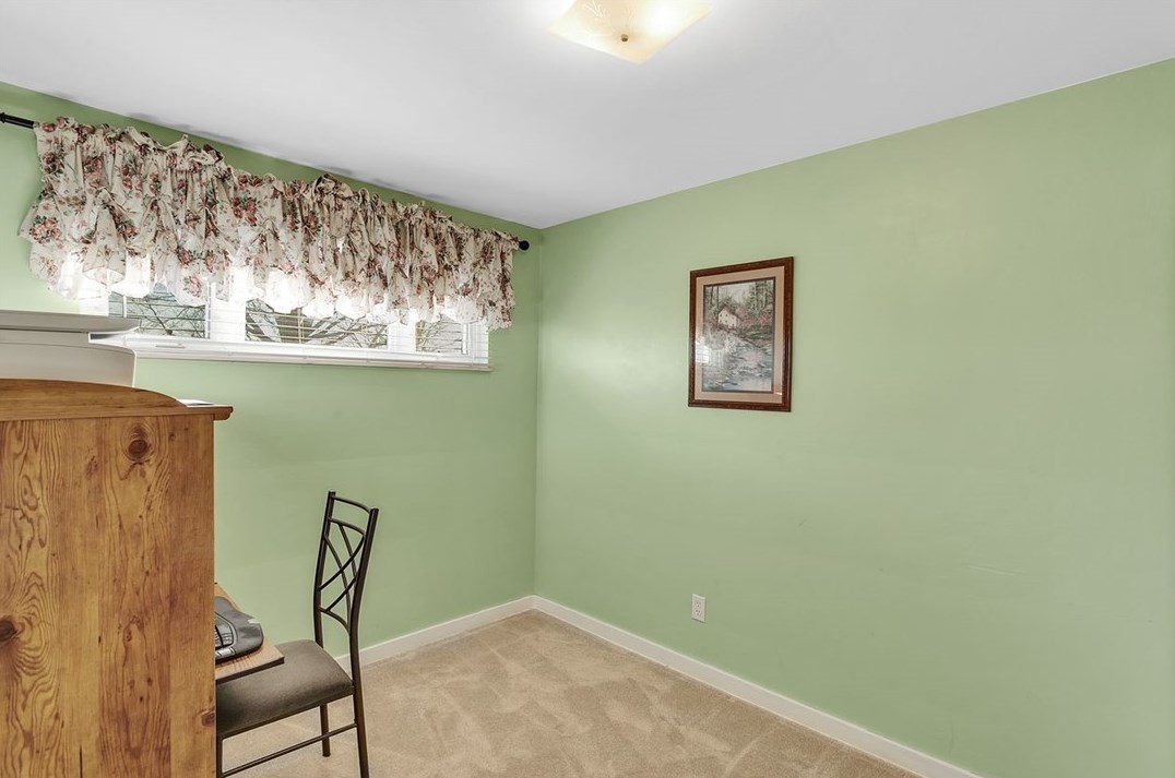 1532 Marion Dr, Finleyville PA  15332-1538 exterior