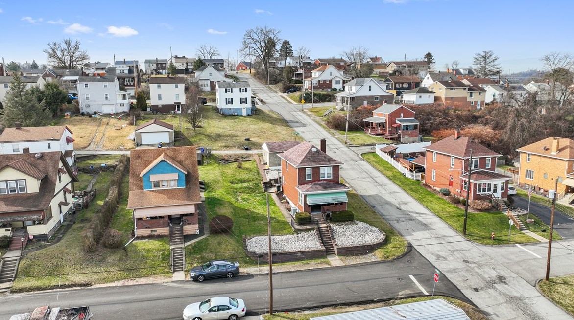 1000 Morton Ave, Mckeesport PA  15133-3930 exterior