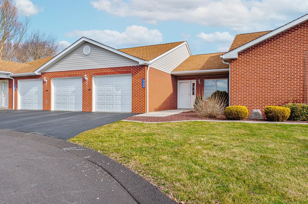 922 Summerview Ln, Derry, PA 15627