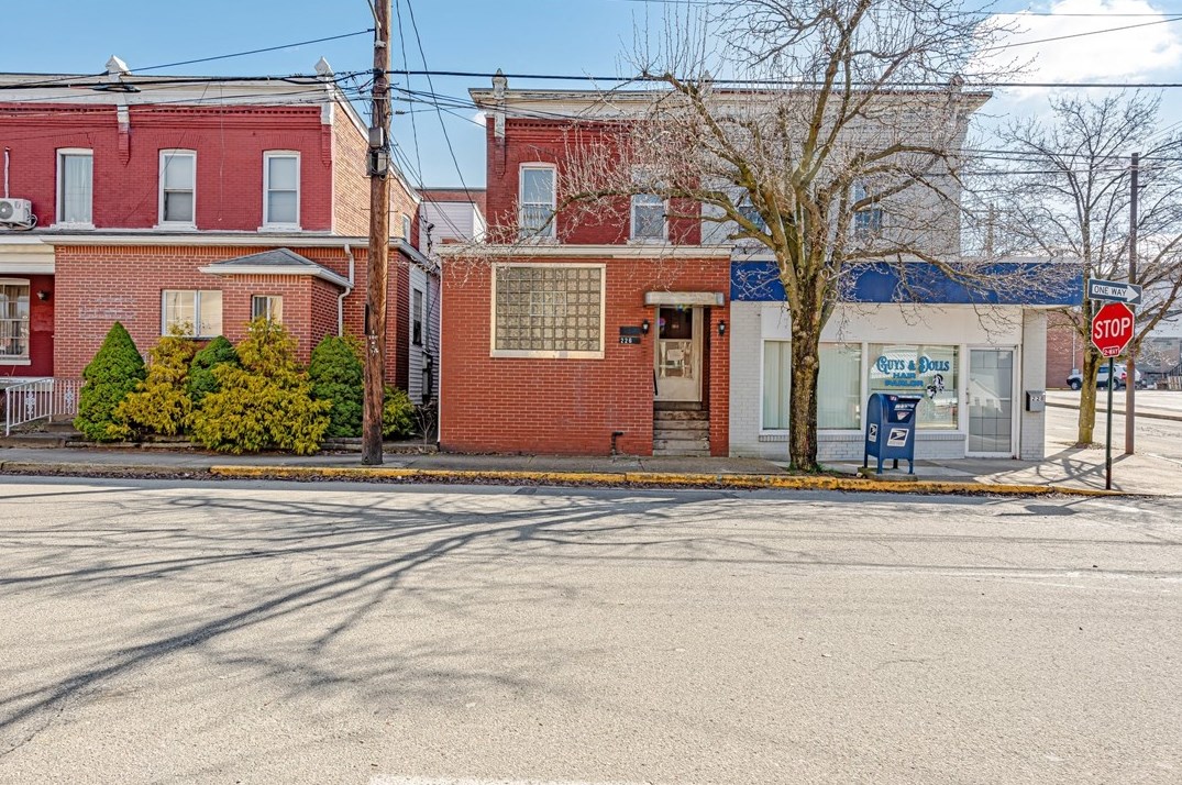 226 S 5th St, Jeannette, PA 15644