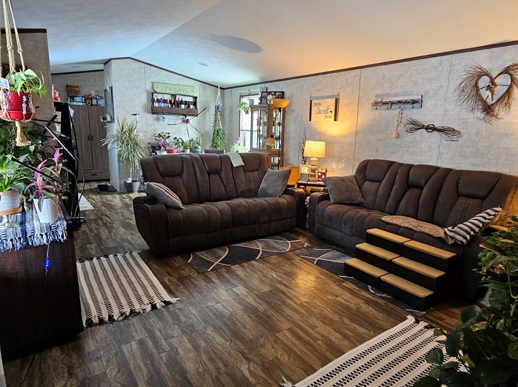 705 Greyhound Ln, Greensburg, PA 15601-6934