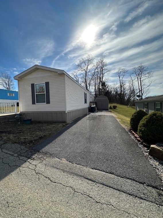9 Hilltop Dr, Finleyville, PA 15332
