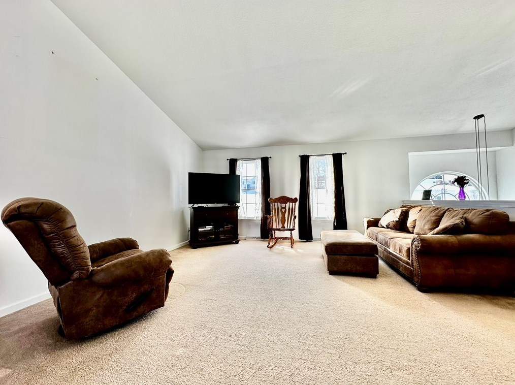 101 Ethan Hill Dr, Barkeyville, PA 16038-1439