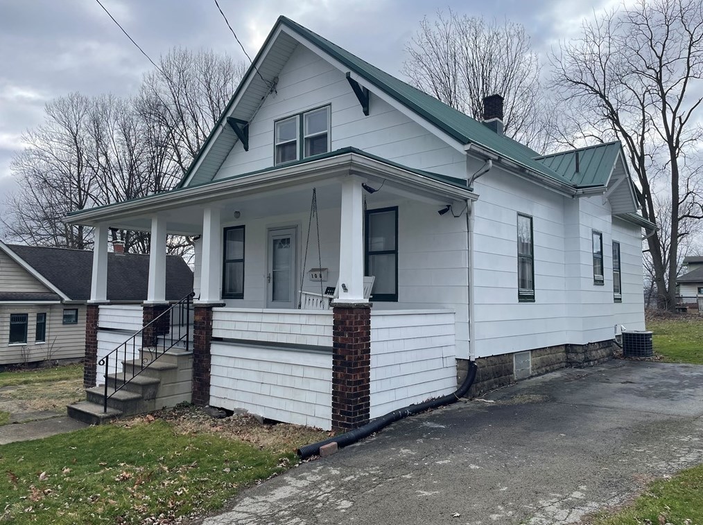 108 Emerson Ave, Hermitage, PA 16121-1824