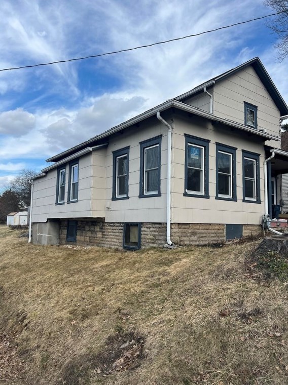 26 Elm St, Greenville, PA 16125-1973
