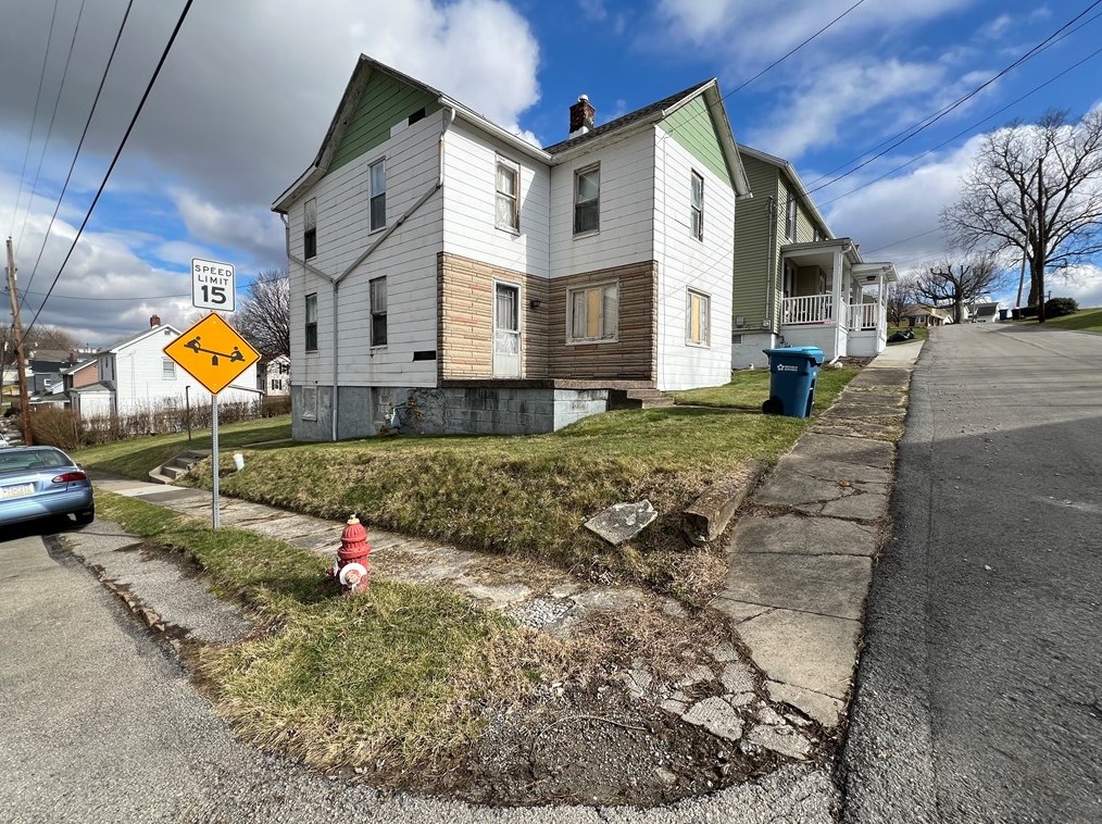 132 Yoder Ave, Mount Pleasant, PA 15666-2010