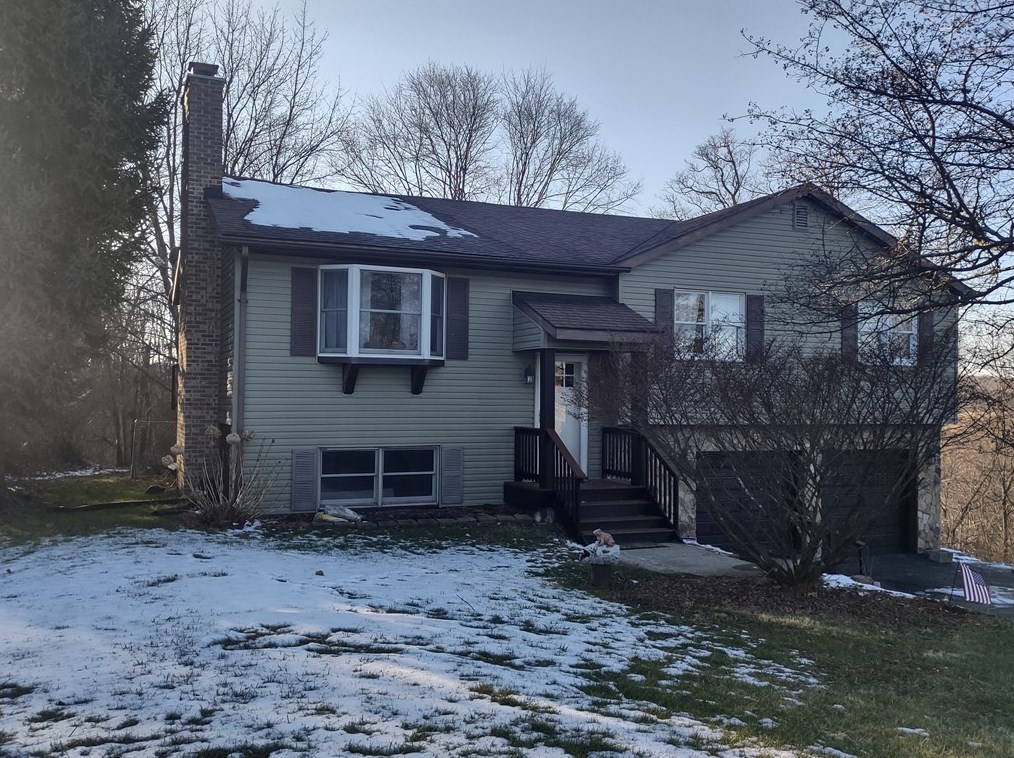 4418 Ellwood Rd, New Castle, PA 16101
