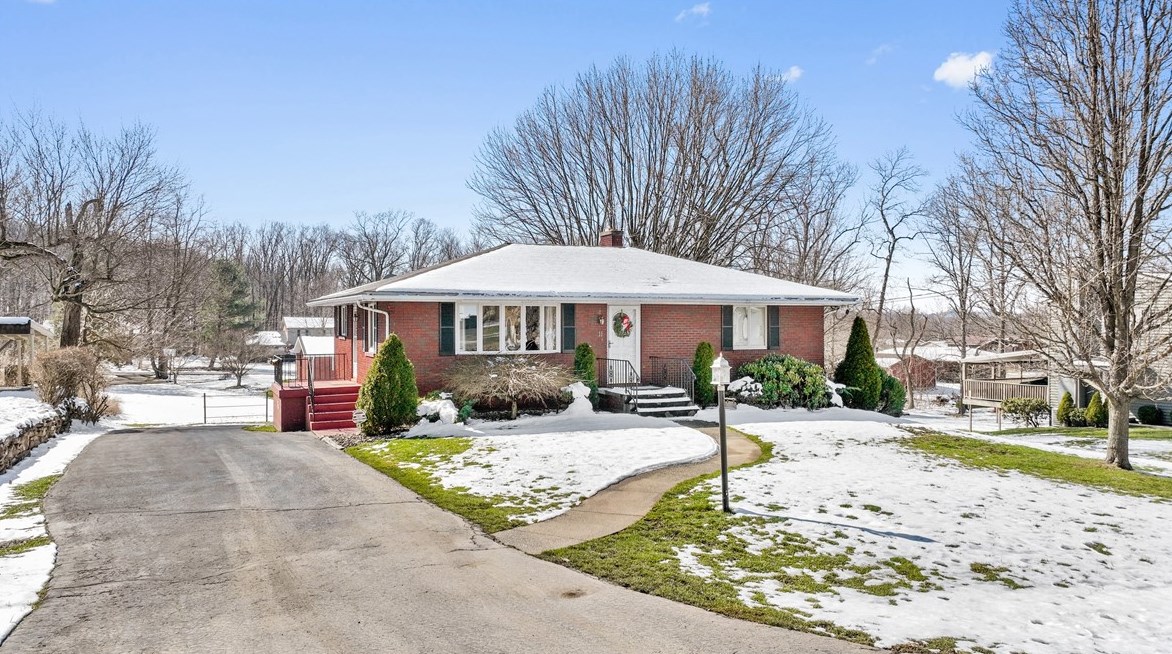 11 Melinda St, Hopwood, PA 15445