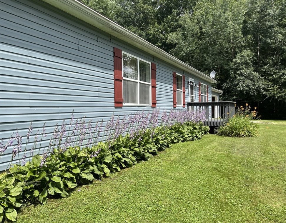599 Diamond Rd, Grove City, PA 16127-4835