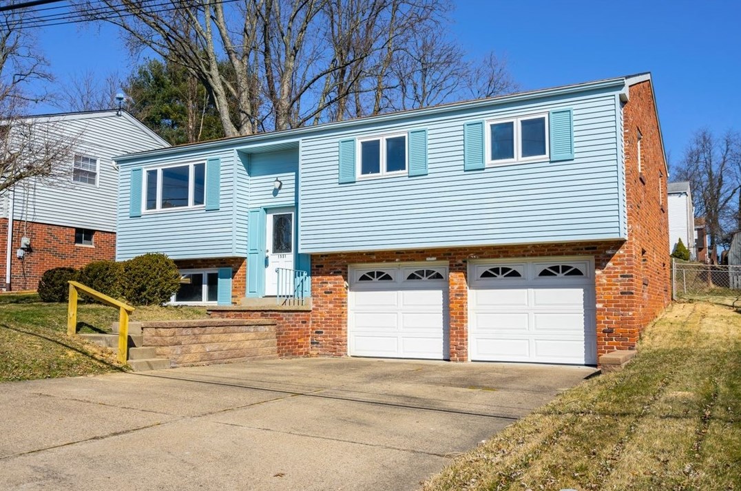 1531 Leona Ave, Library, PA 15129