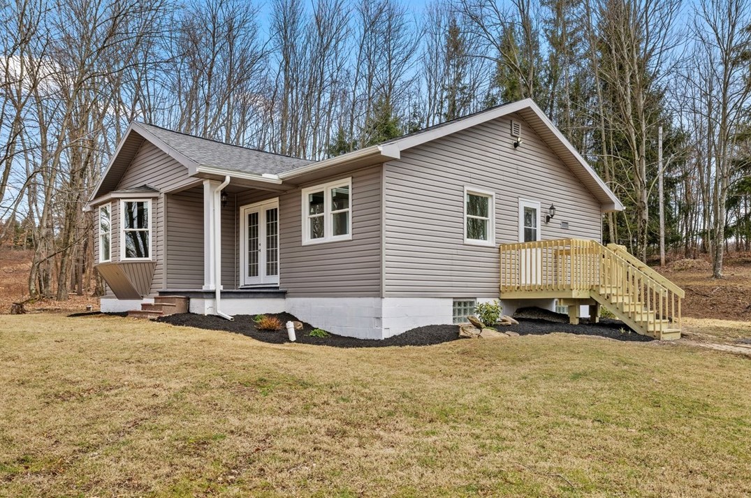 671 Park Rd, Beaver Falls, PA 15010-9035