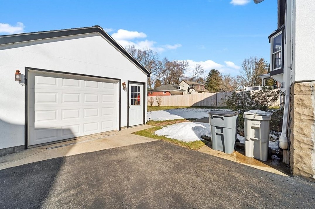 202 Iola St, Glenshaw PA  15116-2029 exterior