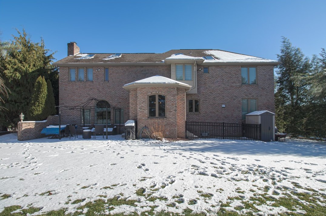 9831 Fox Chase Dr, North Huntingdon, PA 15642