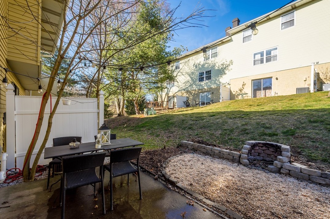 1307 Buckskin Trl, Bethel Park PA  15102-3107 exterior