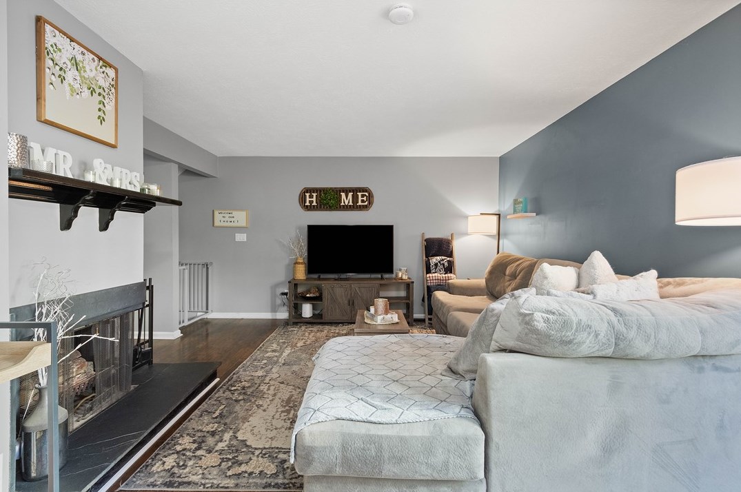 1307 Buckskin Trl, Bethel Park PA  15102-3107 exterior