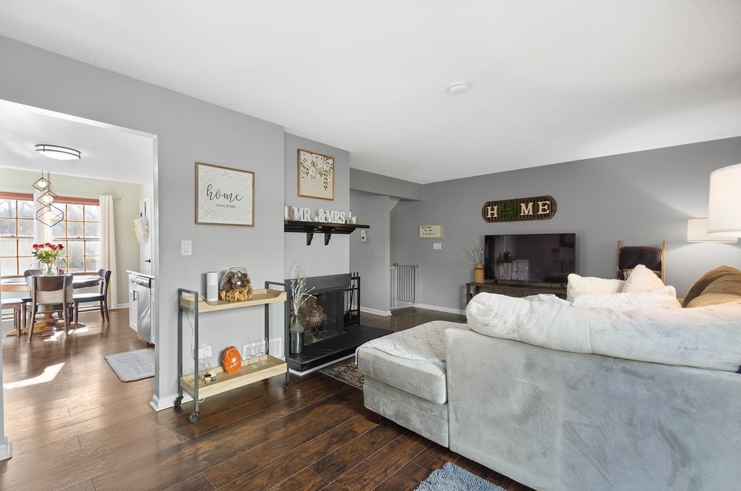 1307 Buckskin Trl, Bethel Park PA  15102-3107 exterior